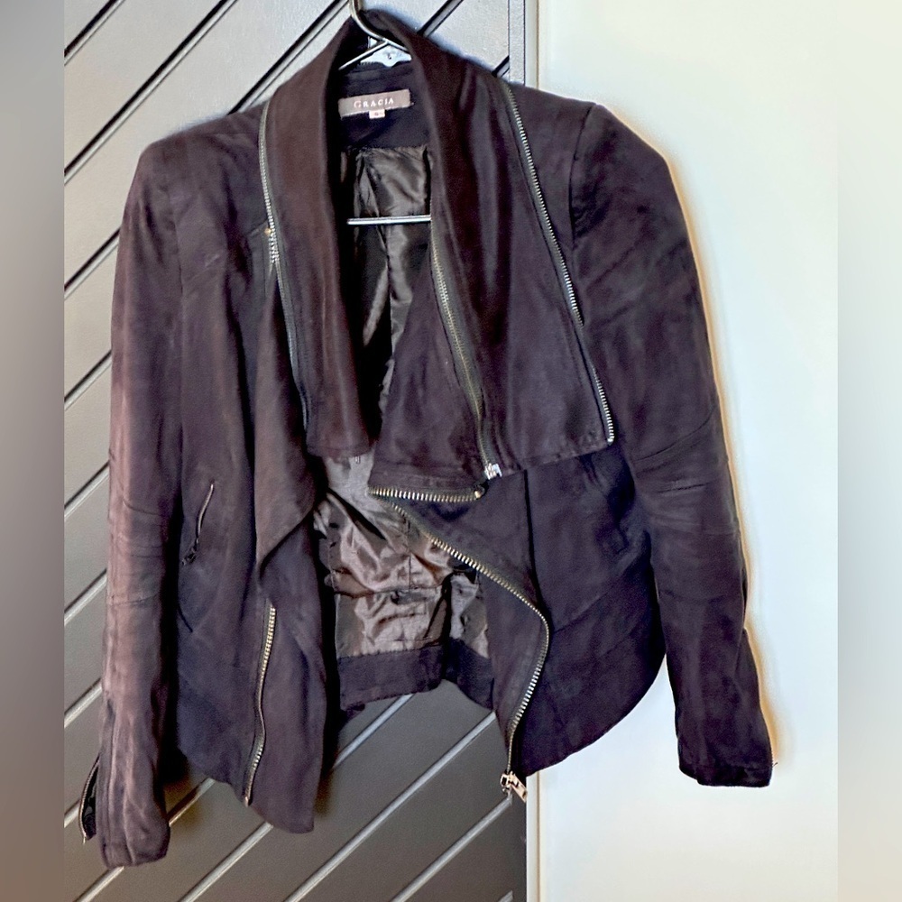 Extremely stylish suede biker jacket. Size S. Great condition.